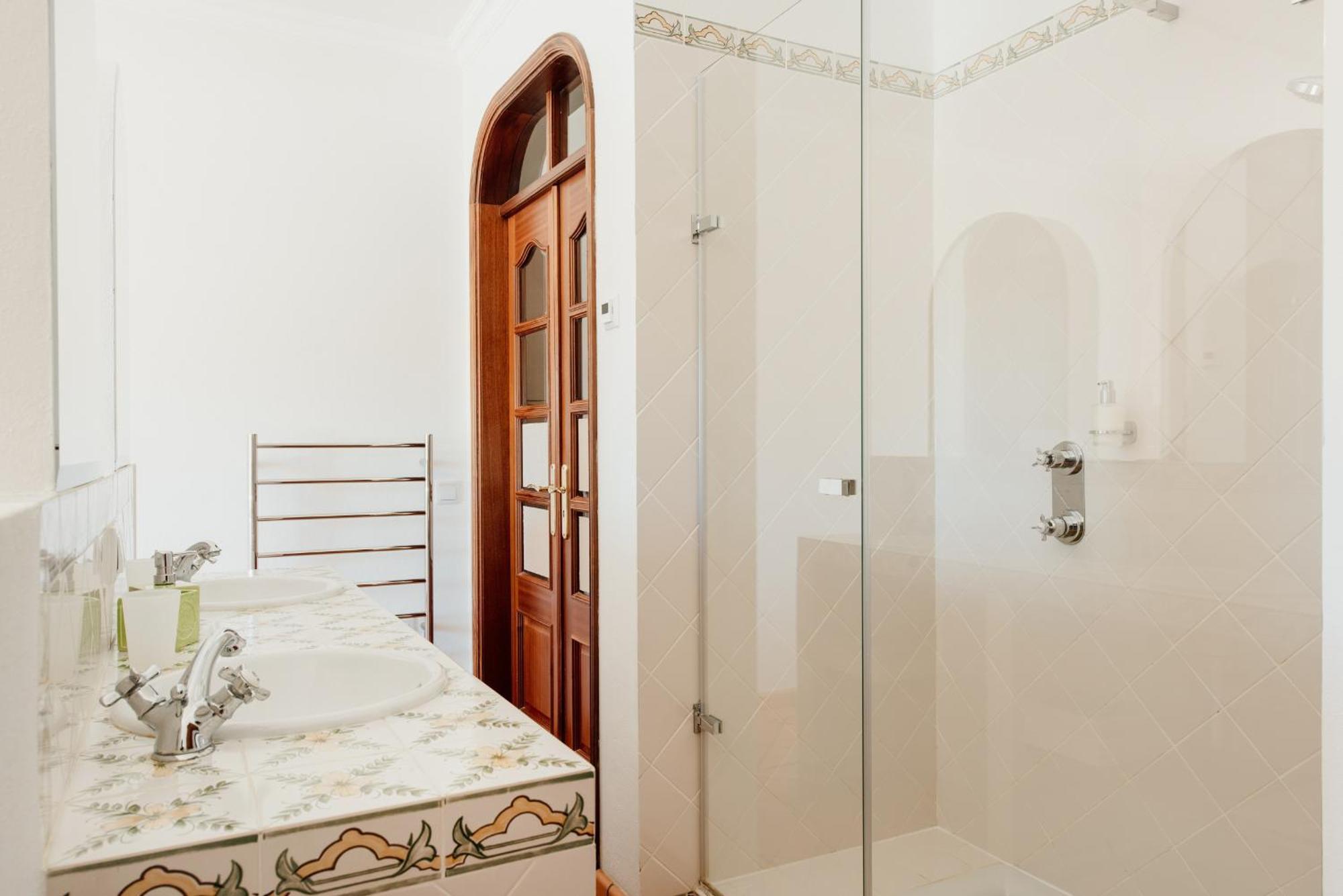 Bed and Breakfast Entrecolinas Paderne  Esterno foto